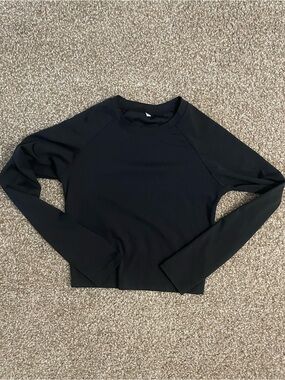 Black Long-Sleeve Crewneck Top